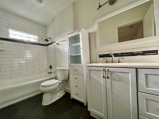 Building Photo - 15106 Mettle Dr