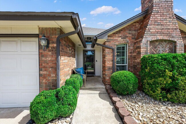 Building Photo - Two reasons to stop scrolling: the schools and the bathrooms. 3/2/2 Home in Putnam City Northaven...