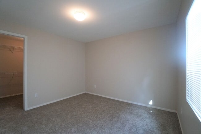 Building Photo - 3430 MacGregor Dr