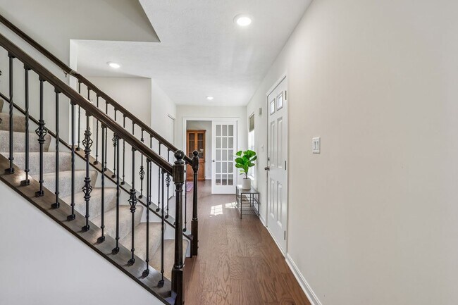 Building Photo - 1105 Deerfield Dr