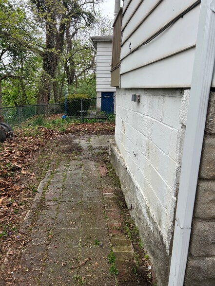 Building Photo - 575 Princeton Blvd