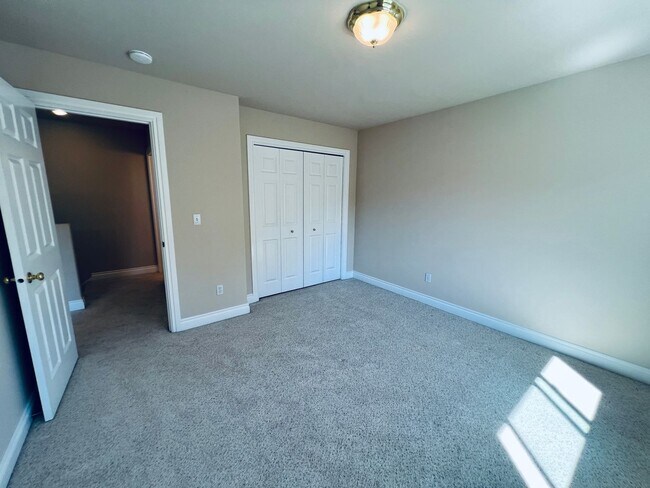 Building Photo - Beautiful 4 bedroom, 3 bath Mount Vernon Home