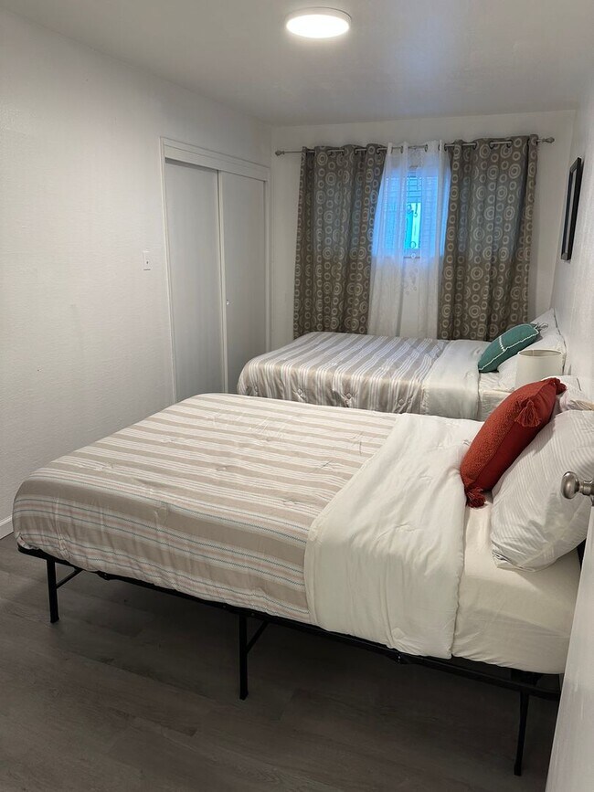 Building Photo - 521 N St