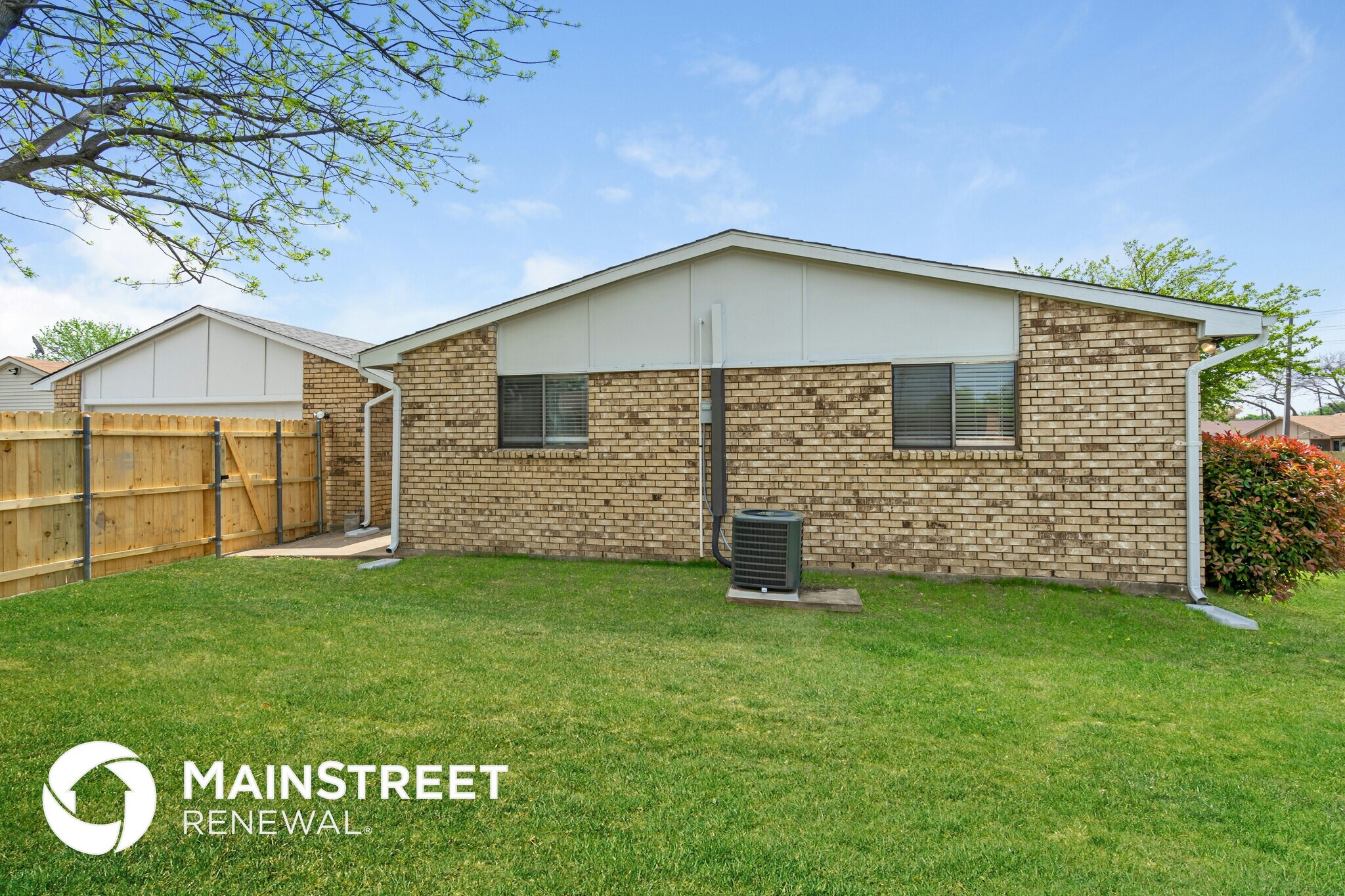 Building Photo - 2101 Chatsworth Rd