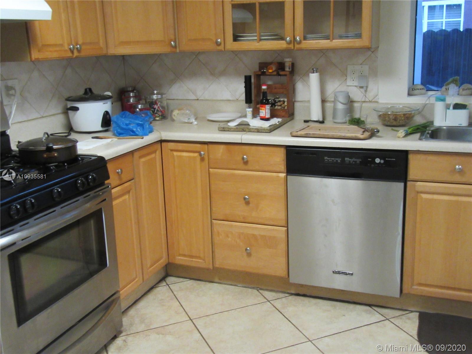 Building Photo - 140 NW 190th St