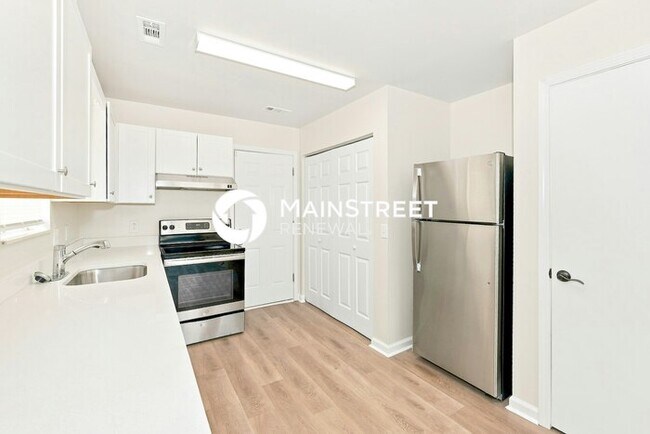 Building Photo - 3 Bedroom Pet-Friendly Home in Nashville, TN with Main Street Renewal