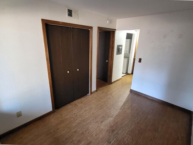 Building Photo - Wonderful 1 Bedroom, 1 Bathroom Walking Di...