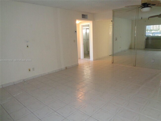 Building Photo - 450 Golden Isles Dr