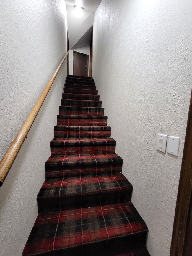 Building Photo - (3) Bed/(2.5) Bath with over 2000sqft in Blanchard Avail NOW!