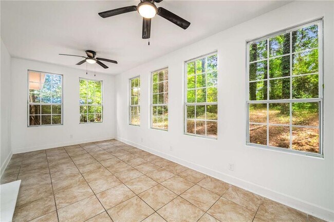 Building Photo - 1774 Laurelwood Dr SW