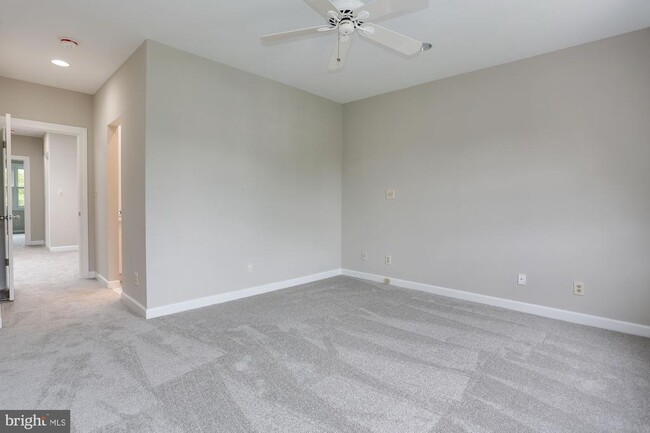 Building Photo - 3332 Dent Pl NW