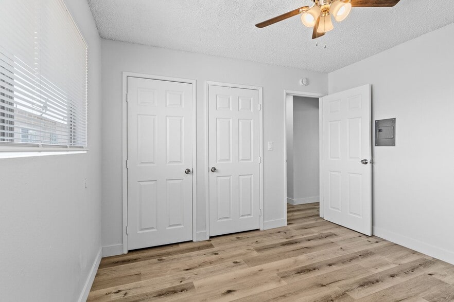 Building Photo - 1050 Gaviota Ave