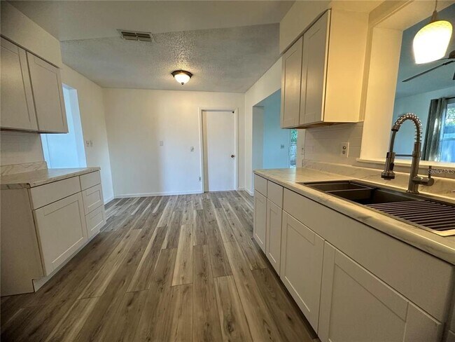 Building Photo - 809 Florida Pkwy