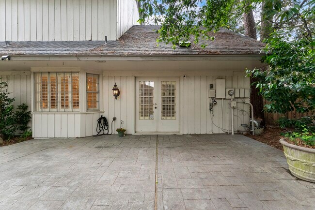 Building Photo - 13643 Glen Erica Dr