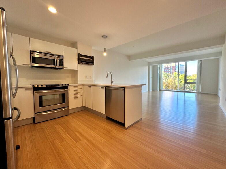 Building Photo - 2 Earhart St