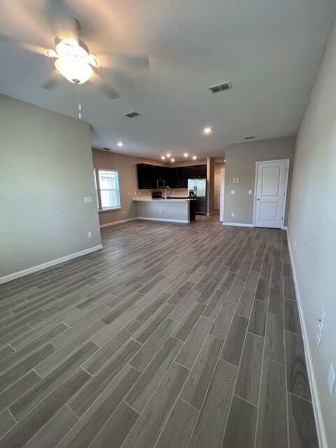 Building Photo - 2614 Sandy Dune Dr