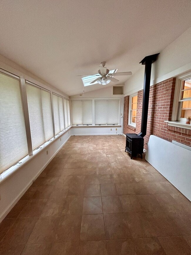 Building Photo - 3 Bed 2 Bath Ranch Home In Lancaster