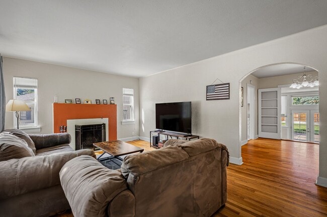 Building Photo - 720 N Foote Ave