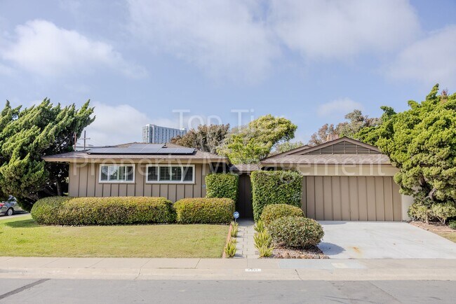 Building Photo - Charming Mid-Century Home | 4BR, 3BA | 2,4...