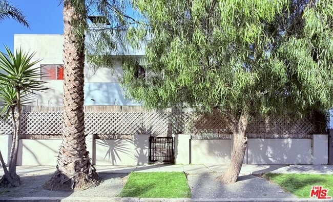 Building Photo - 1531 Cabrillo Ave