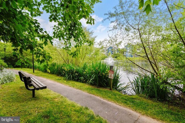 Building Photo - 14301 Grape Holly Grove