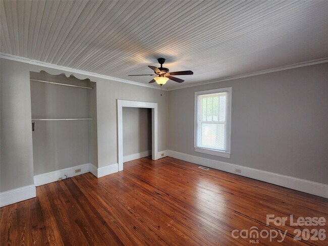 Building Photo - 1507 Ln St