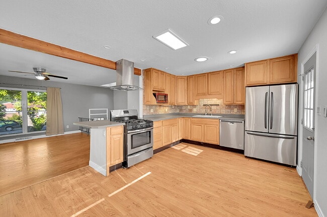 Building Photo - $2,795.00  - 4 Beds, 2 Baths, Single Famil...