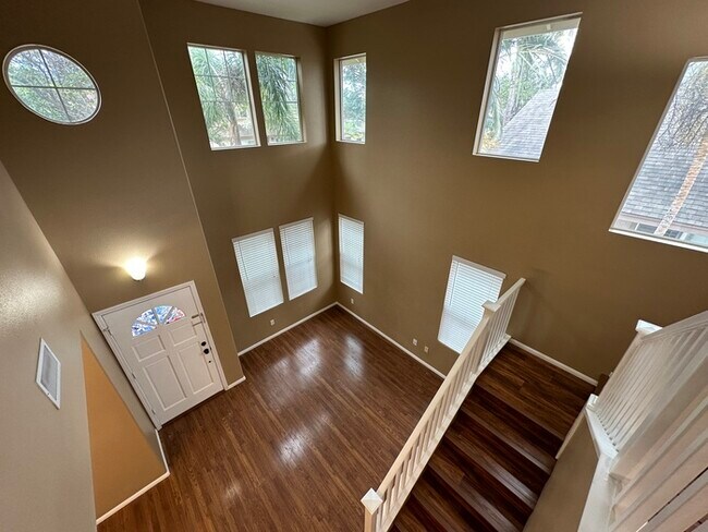 Building Photo - Beautiful & Spacious Pet-Friendly Home at ...