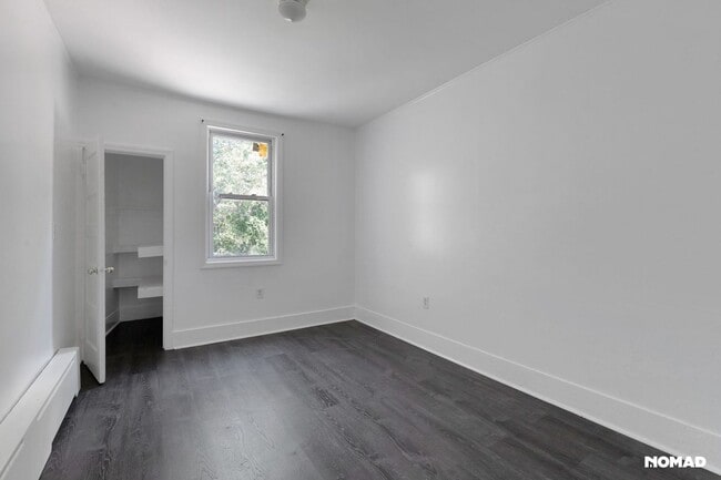 Building Photo - Spacious 4BR Apartment in Newark