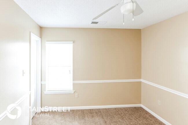 Building Photo - 6860 Hickory Crest Dr