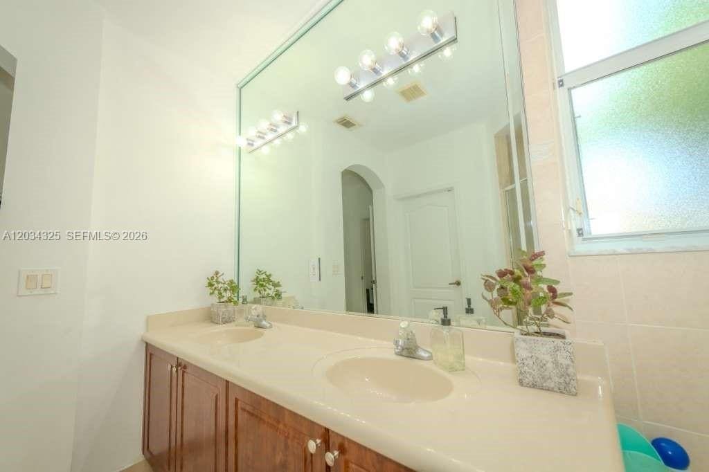 Building Photo - 8526 NW 110th Pl