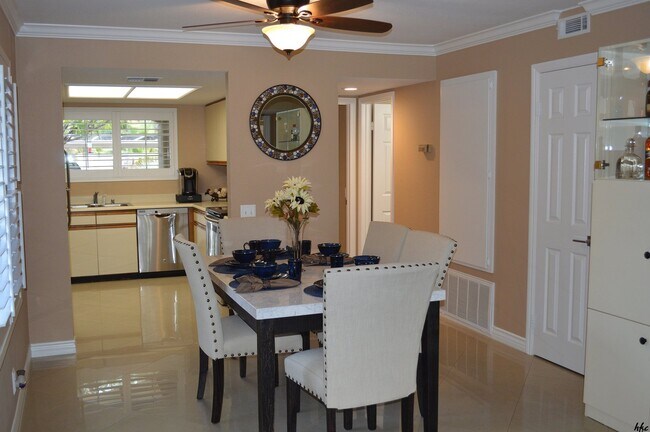 Building Photo - Mesquite Country Club Furnished End Unit. SEASONAL