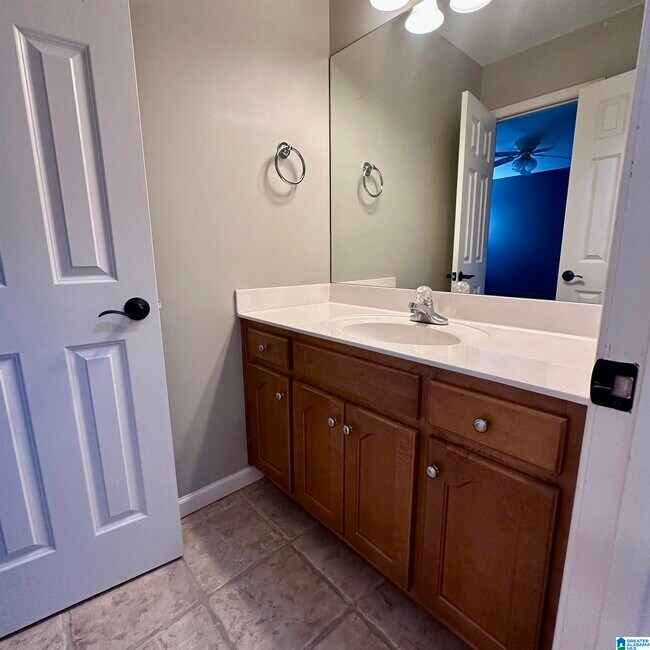 Building Photo - 5982 Valley Way