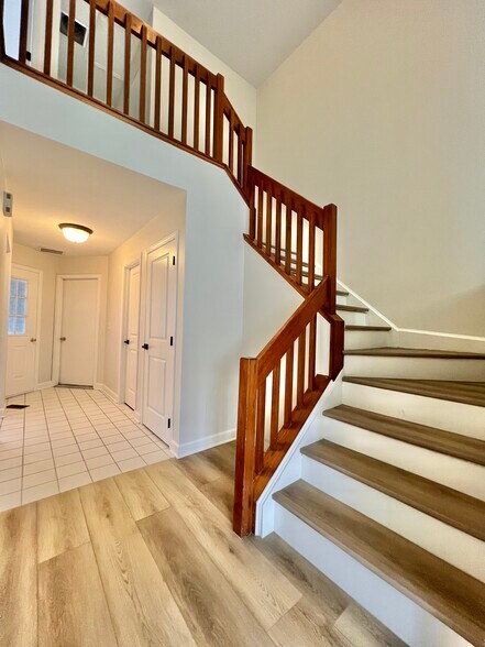 Building Photo - 1232 S Parkside Dr