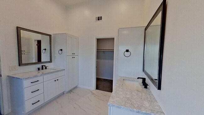 Building Photo - 16917 10th St