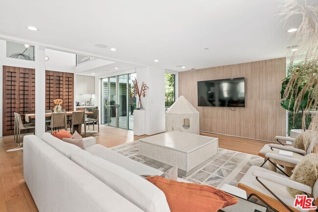 Building Photo - 2736 Armacost Ave
