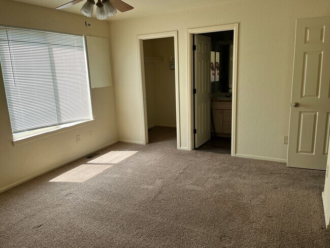 Building Photo - 3 bed 2.5 bath house beside Bear Creek Par...