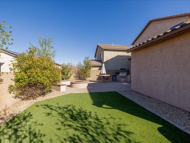 Building Photo - 4 Bedroom 3 Bathroom