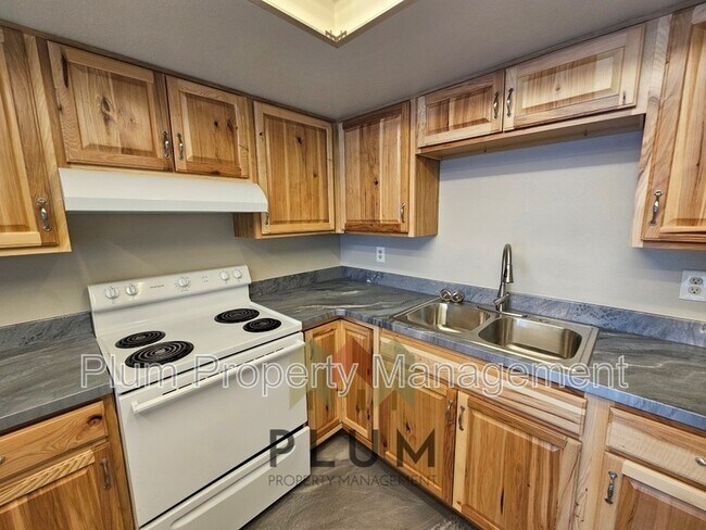 Building Photo - 809 Bulwer St