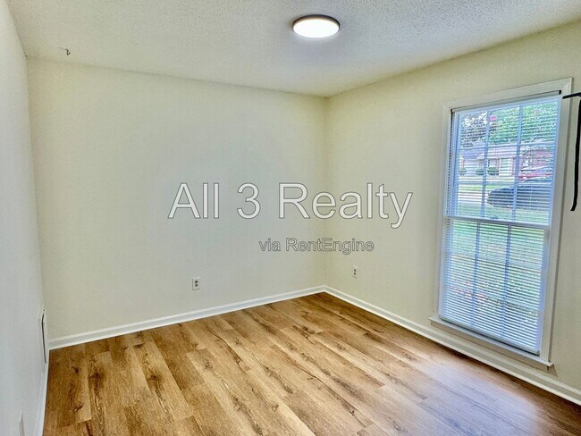 Building Photo - 2905 Willow Ln Dr