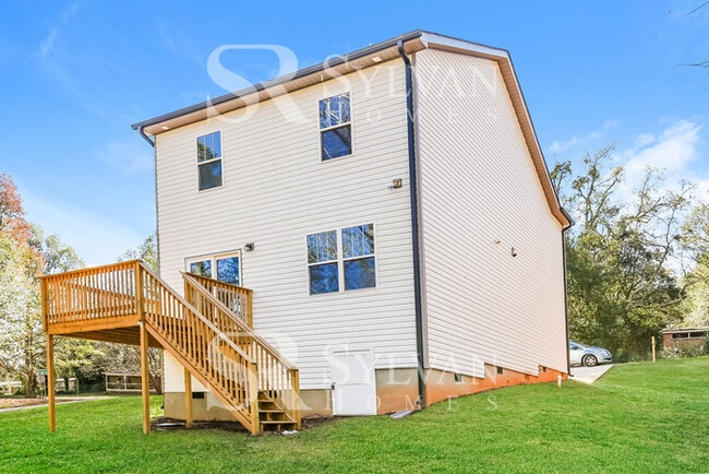 Building Photo - Updated 3 bedroom home!