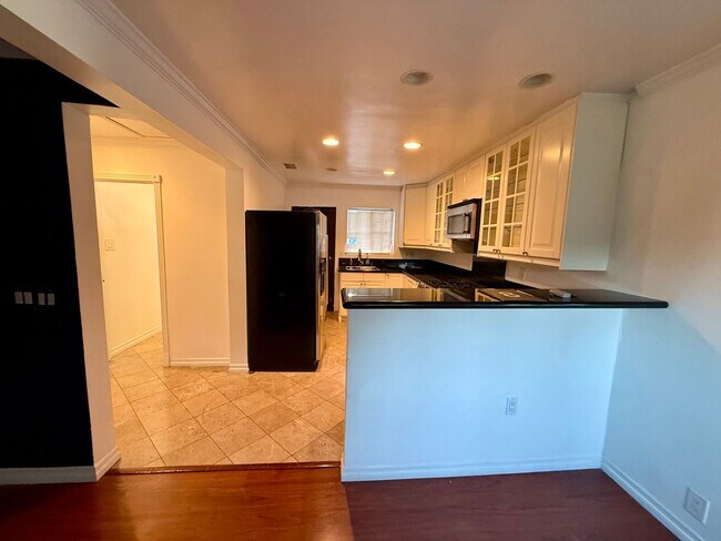 Building Photo - 1200 Laveta Terrace