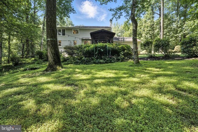 Building Photo - 10198 Cedar Pond Dr