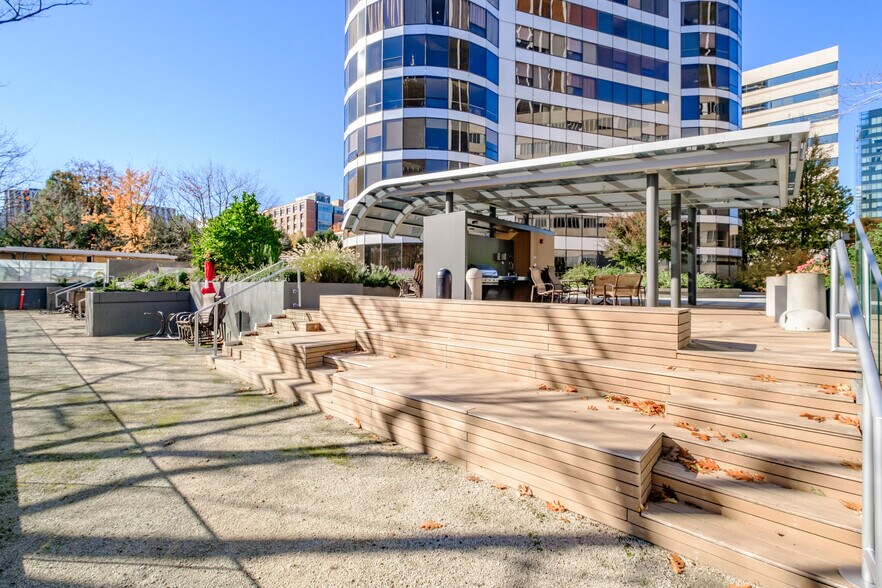 Building Photo - 1500 SW 5th Ave