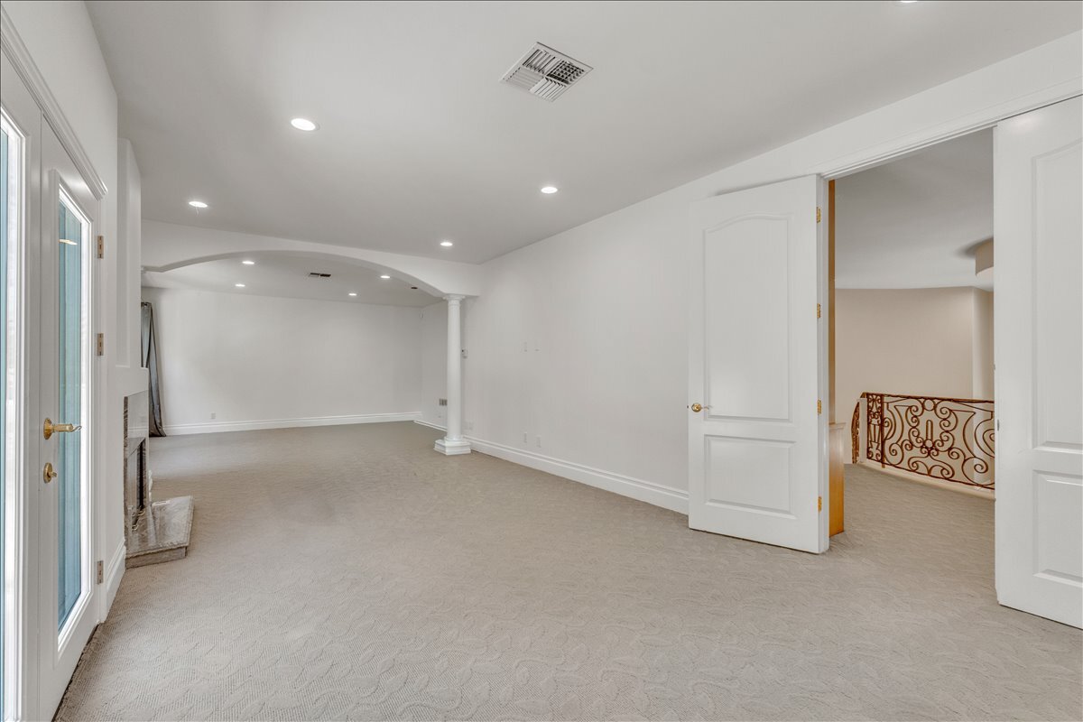 Building Photo - 5150 Teesdale Ave