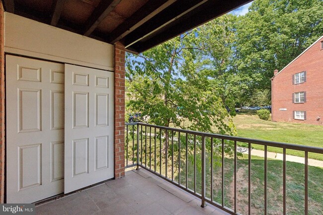 Building Photo - 304 Drummers Ln