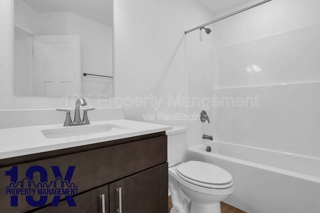 Building Photo - 3246 Mackinac Dr