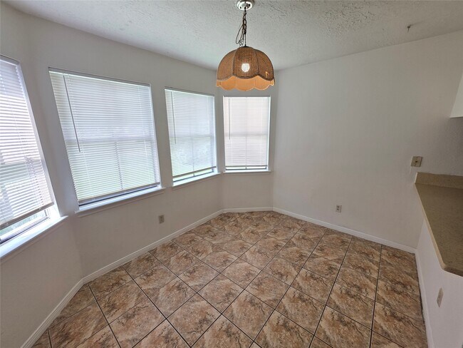 Building Photo - 11726 Plumbrook Dr
