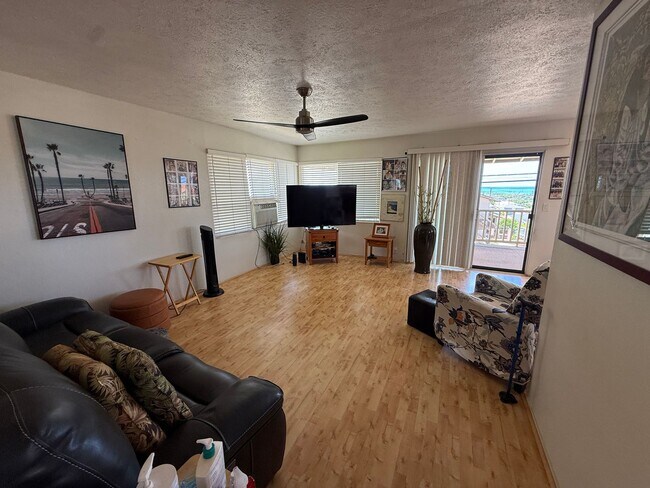Building Photo - Ocean View 3 Bedroom Duplex Available Now in Kaimuki