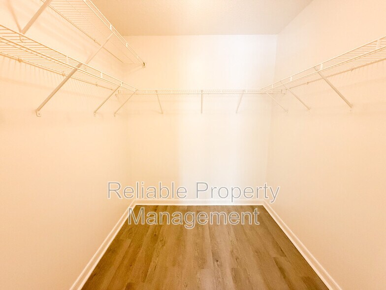 Building Photo - 1513 Kenmore Dr